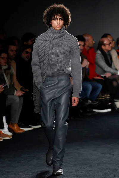 Look 25